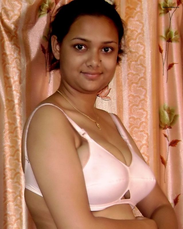 Nude lesbian sex on waterbed